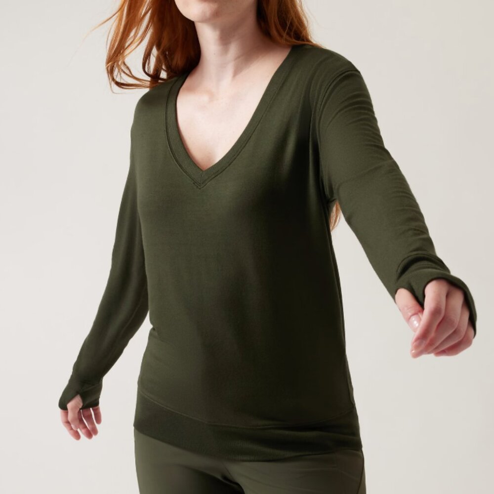 NWOT Athleta Sunrise V Neck Sweatshirt, Green, Size M